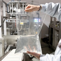 Hoogprecisie pneumatische pompvulmachine voor dranken, vruchtensap, kokosmelk, olijfolie, zakvorming, sealen en verpakkingsmachine