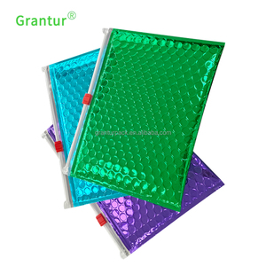 Pochette à Bulles Glamour avec Fermeture Éclair Coulissante – Sac Matelassé Métallique à Fermeture Éclair - Product Image 6
