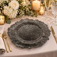 Assiette de Présentation en Plastique 13 pouces, Design Luxe Gaufré avec Texture Ondulée pour Banquets, Restaurants et Mariages – Collection Vaisselle de Table