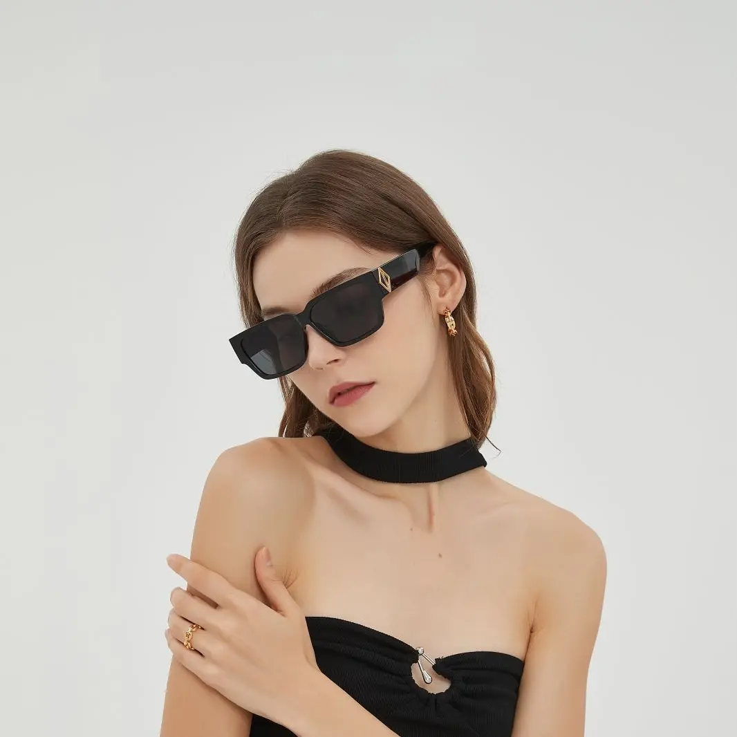 ヴィンテージスモールスクエアサングラスファッションアウトドアアンチUV長方形サングラス女性のためのカラフルなシェード眼鏡