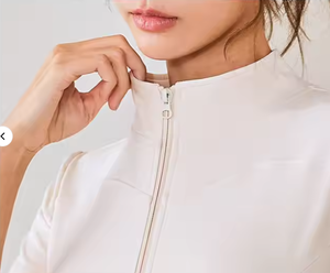 Haut de <span class=keywords><strong>Sport</strong></span> à Manches Courtes Ajusté pour <span class=keywords><strong>Femme</strong></span>, avec Zip, Doux et Confortable, Couleur Unie, Personnalisable avec Logo – Idéal pour Gym, Course, Fitness et Yoga - Product Image 3