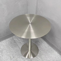 Ensemble table et chaises de style moderne en acier inoxydable pour usage commercial dans les cafés, restaurants, pâtisseries - Durable et imperméable