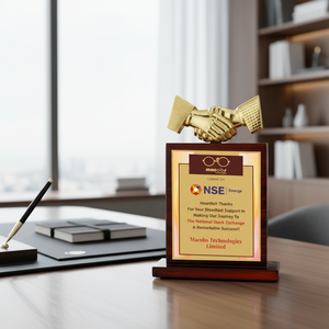 Trofeo Corporativo Premium de Acrílico con Base de Madera para Reconocimiento Empresarial - Product Image 3