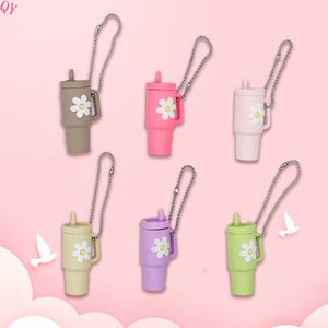 Porte-clés miniatures QQ en forme de gobelet, vente en gros; nouveau design mignon aux motifs nuages et fleurs; - Product Image 5