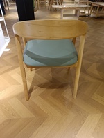 Fauteuil moderne de style nordique avec cadre en bois de frêne blanc et coussin en cuir souple, mobilier de salon écologique