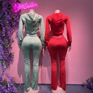 Conjunto de dos piezas para mujer: Sudadera con capucha y cremallera de <span class=keywords><strong>moda</strong></span>, corte ajustado, con bolsillos, y pantalones micro acampanados. - Product Image 2