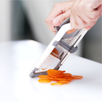 Handmatige mandoline groentesnijder met handbeschermer, verstelbare dikte, aardappel- en uien snijder voor keukenvoorbereiding