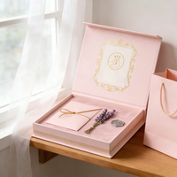 Boîte d'invitation de mariage magnétique de luxe personnalisée, emballage cadeau en papier rigide recyclé avec gaufrage du logo