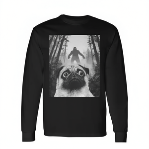 Camiseta de manga larga con estampado de perro Pug Selfie With Bigfoot Sasquatch - Product Image 2
