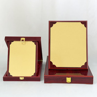 Boîte en bois rouge de forme rectangulaire avec plaque dorée, certificats, plaques de récompense, plaques en bois personnalisées, récompenses MH-J0916