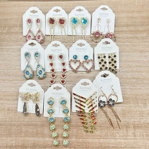 أقراط متدلية للنساء مطلية بالذهب طويلة أنيقة من حجر الكريستال الملون بسعر الجملة - Product Image 3