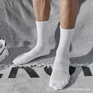 Chaussettes de sport blanches unies de haute qualité, épaisses, en tissu éponge, pour le basketball, la course à pied, le sport - Product Image 3