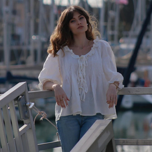 2025 alla moda <span class=keywords><strong>con</strong></span> scollo a <span class=keywords><strong>volant</strong></span> bianco cravatta anteriore ampia manica a palloncino in lino elegante camicetta da donna estiva Vintage - Product Image 5