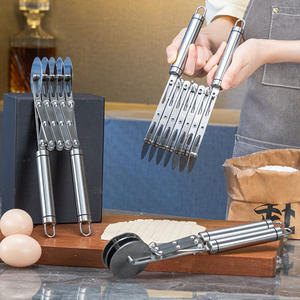 Coupeur de <span class=keywords><strong>pizza</strong></span> multifonctionnel à roues multiples Coupeur de beignets et de pâtisseries danoises en acier inoxydable Outil de cuisine pour champignons - Product Image 5