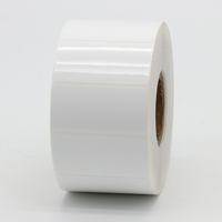 Film d'étiquette en polypropylène imperméable blanc brillant BOPP rouleau d'étiquette d'impression auto-adhésif emballage d'autocollants en PP synthétique