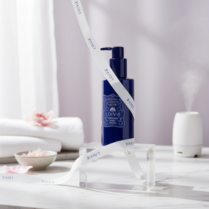 โลวี่โลชั่นทาผิวที่มีกลิ่นหอมดอกโบตั๋นและสีขาวมัสค์ - Product Image 3