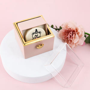 Caja de Joyería Giratoria Automática de Plástico, Sorpresa de San Valentín, Empaque de Regalo para Anillos y Collares con Cambio Instantáneo - Product Image 4