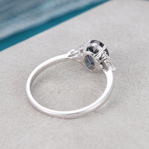 Anillo de Compromiso de Plata de Ley 925 con Baño de Rodio y Circonita Cúbica con Corte Ovalado de Alejandrita para Boda y Regalo - Product Image 4