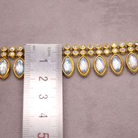 Bande de strass florale dorée, garniture de fleurs en cristal argenté pour embellissement de col de robe caftan, design scintillant professionnel