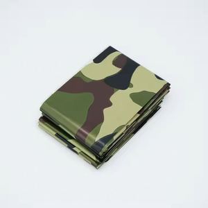 Couverture Thermique Solide Légère en PE et Aluminium, Imperméable, Toutes Saisons, 130*210cm, Chaud et Confortable, pour Survie d'Urgence - Product Image 3