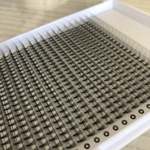 XL XXL Lash Tray Dark Black Short Root 0.05mm Épaisseur 9D 10D Volume Cils en éventail préfabriqués avec marque privée - Product Image 3