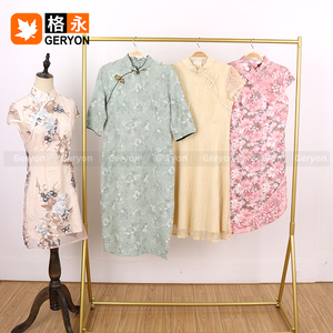 Geryon Vintage venta al por mayor Cheongsam Qipao Pakaian Bekas vestido largo chino mezclado a granel ropa <span class=keywords><strong>usada</strong></span> Chipao para mujeres pacas - Product Image 5