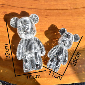 Figura de Oso con Bola de Discoteca - Decoración Artística Altamente Reflectante, Artículo Coleccionable Único para Escritorio, Fiestas, Sala de Juegos, Pieza de Conversación - Product Image 4