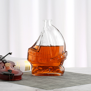 Barato 700ml 750ml 1000ml Tapa Guala Forma de barco vacío Botella de vidrio de alcohol de vodka transparente - Product Image 1