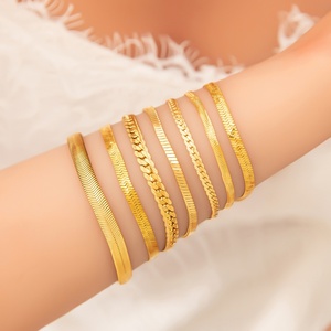 Pulsera de Moda para Mujer en Oro de 18K y Acero Inoxidable, Pulsera con Dijes de Alta Gama para Aniversarios, Estilo Cadena y Eslabones - Product Image 1
