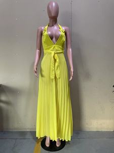 เดรสแฟชั่นแบบจีบสีพื้นเรียบง่าย คอวีลึก เปิดหลัง สายคล้องคอ ขายส่ง - Product Image 4