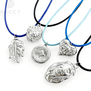 Nouveau à la mode en acier inoxydable 316L <span class=keywords><strong>jésus</strong></span> pendentif collier plaqué or à la main en cuir noir cordon tressé chrétien bijoux cadeau - Product Image 2