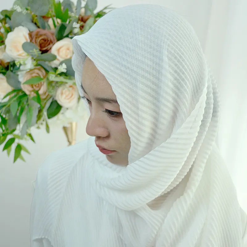 卸売シフォンヒジャーブサテンスクエアシルクスカーフプリントパキスタンサテンイスラム教徒の女性エスニックスカーフシャ