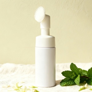 Fabricación de Botellas Dispensadoras de <span class=keywords><strong>Jabón</strong></span> Facial Redondas de Plástico Blanco de Alta Gama de 100 ml, 5 oz, 200 ml y 250 ml con Cepillo de Silicona - Product Image 2