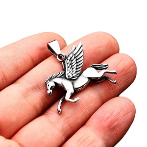 Liontin baja kuda liontin Pegasus baja tahan karat liontin detail sayap kuda terbang untuk pria wanita - Product Image 4