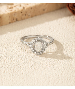 Anillo de Compromiso de Plata 925 con Diamante de Corte Ovalado, Chapado en Rodio, Engaste Pavé, Joyería Fina Clásica para Mujer - Product Image 5