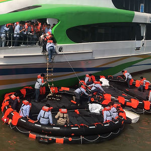 Un radeau <span class=keywords><strong>de</strong></span> sauvetage <span class=keywords><strong>gonflable</strong></span> essentiel <span class=keywords><strong>de</strong></span> type ouvert, réversible et auto-redressant pour les voyages internationaux - Product Image 4