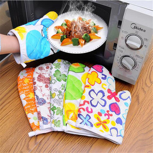 ถุงมือเตาอบแบบหนา ทนความร้อน สำหรับใช้กับไมโครเวฟ อบขนม ทำอาหาร ใช้ในครัว ทำจากใยโพลีเอสเตอร์ ขนาดเดียว - Product Image 1