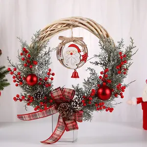 새로운 디자인 크리스마스 홈 장식 문 소나무 및 활과 인공 화환을 매달려