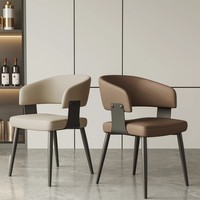 Chaise de salle à manger minimaliste en acier au carbone pour l'Europe, revêtement en cuir, design moderne de fauteuil, écologique, sensation haut de gamme pour hôtel et maison