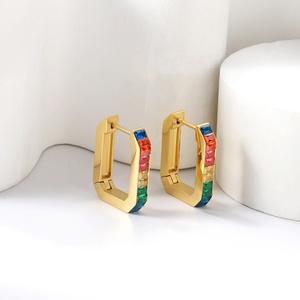 Boucles d'oreilles géométriques tendance en acier inoxydable avec zircon coloré, style Ins, super populaires, en acier inoxydable 18K, vente en gros - Product Image 2
