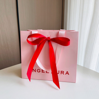 Sac cadeau personnalisé avec poignée torsadée en ruban, logo imprimé pour l'emballage de bijoux de marque