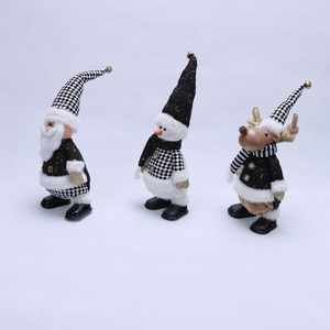Ornement de Noël musical et animé en forme de Père Noël, bonhomme de neige et cerf, à carreaux noir et or, avec lumière chaude - Product Image 4
