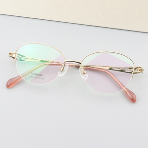 Monture <span class=keywords><strong>de</strong></span> <span class=keywords><strong>lunettes</strong></span> en titane pur pour femmes 10010 – Tendance et élégante, pour myopie – Vente en gros directement du fabricant - Product Image 2