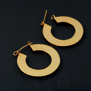 Belles boucles d'oreilles créoles plaquées or avec boucles d'oreilles créoles minimalistes en cercle ouvert légères et modernes - Product Image 2