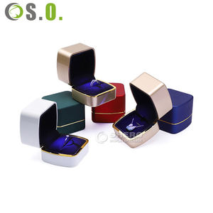 Coffrets de luxe en plastique vert et noir, personnalisés et raffinés, avec éclairage LED, pour colliers, bracelets, bagues, boucles d'oreilles et autres bijoux. - Product Image 5