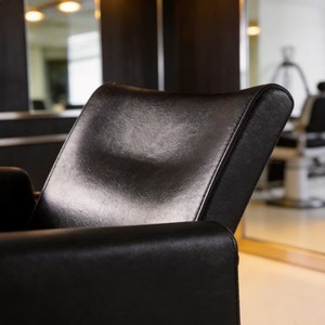 Sillón de Lavacabezas Negro para Salón de Belleza, Mueble de Peluquería con Lavabo y Tapicería de Cuero PU - Product Image 3