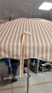 Parasol de luxe rayé pour patio extérieur, style vintage, bord festonné et mât en <span class=keywords><strong>bois</strong></span>, résistant au vent, idéal pour jardin et café - Product Image 5