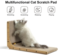 Griffoir mural moderne classique à succès, en bois ondulé avec cloche et boule pour chat