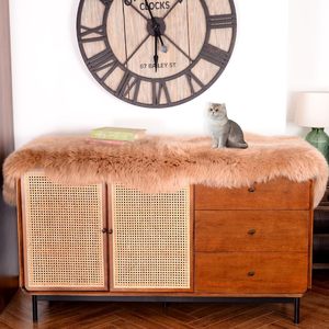 Alfombra y funda <span class=keywords><strong>de</strong></span> asiento <span class=keywords><strong>de</strong></span> piel <span class=keywords><strong>de</strong></span> oveja teñida esponjosa <span class=keywords><strong>de</strong></span> lujo Natural Premium IRIWOOL (marrón claro doble piel 2 'x 6' 4 Lbs) - Product Image 2