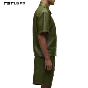 Ensemble short en similicuir sur mesure OEM vert olive avec chemise zippée oversize pour homme et ensemble de tenue en cuir PU mat de luxe - Product Image 3